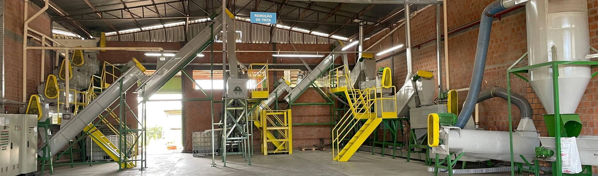 Linha de máquinas tira-tinta