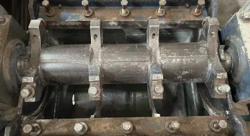 Como funciona a Moagem de plástico realizada por um moinho granulador industrial de alta potência.